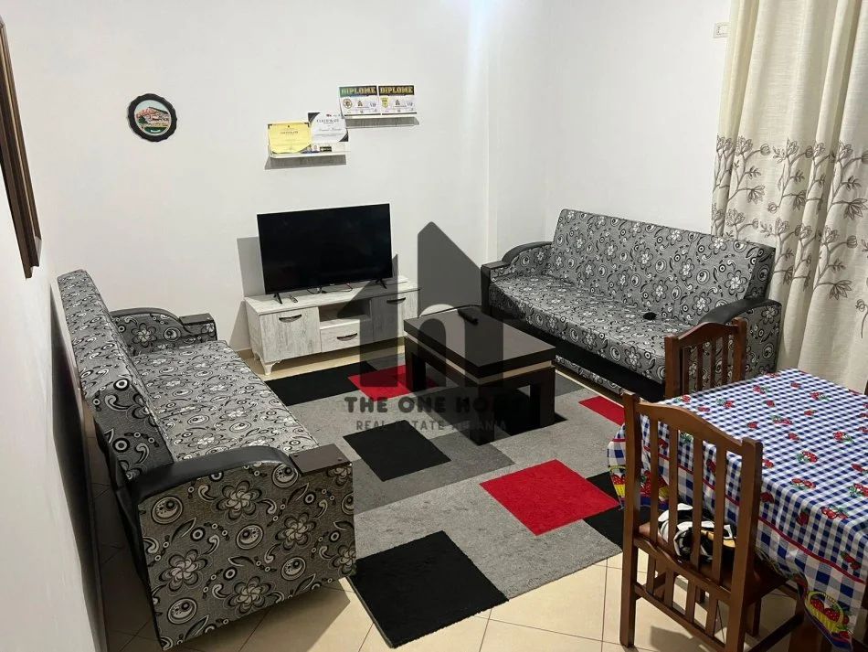 Tirane, jepet me qera apartament 1+1+Ballkon Kati 2, 70 m² 400 € (Fresku)