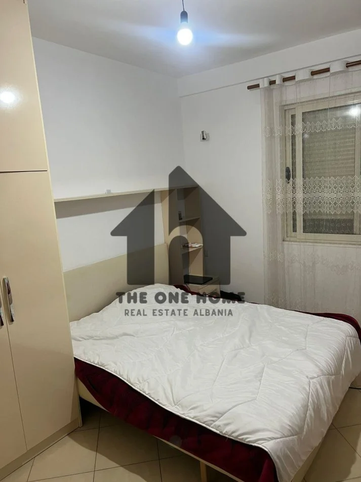 Tirane, jepet me qera apartament 1+1+Ballkon Kati 2, 70 m² 400 € (Fresku)