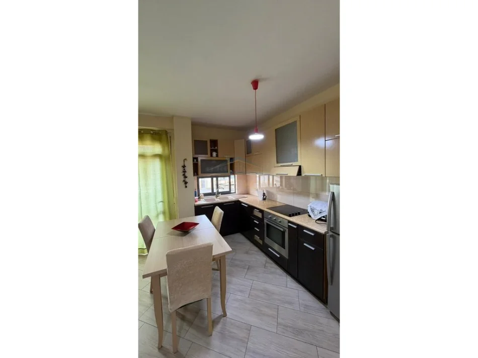 Tirane, jepet me qera apartament 1+1 Kati 7, 61 m² 350 € (FRESK , Rruga Teleferikut)
