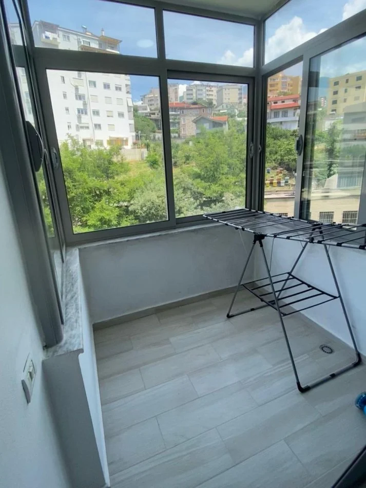 Tirane, shitet apartament 2+1, Kati 3,