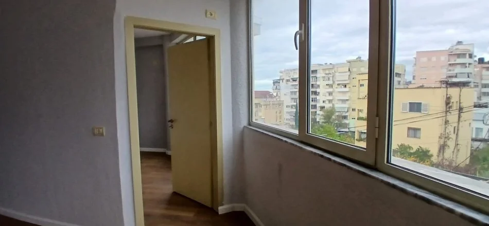 Tirane, shitet apartament 1+1 Kati 3, 84.000 € (rr. Dalip Topi)
