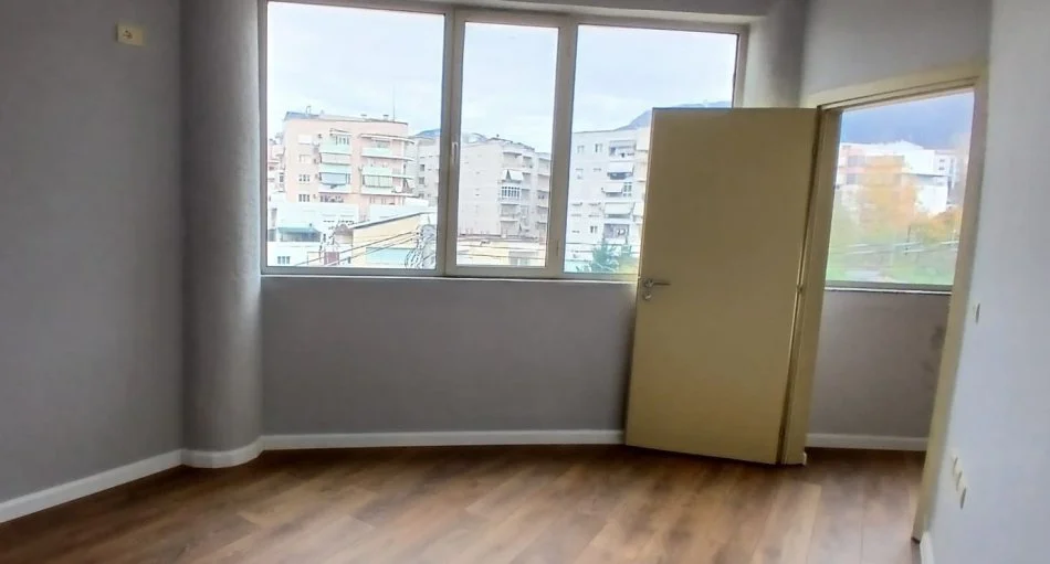 Tirane, shitet apartament 1+1 Kati 3, 84.000 € (rr. Dalip Topi)