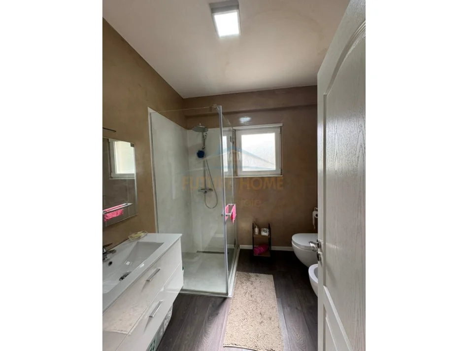 Tirane, jepet me qera apartament 2+1+2+PARKIM , Kati 3, 99 m² 500 € (FRESK)