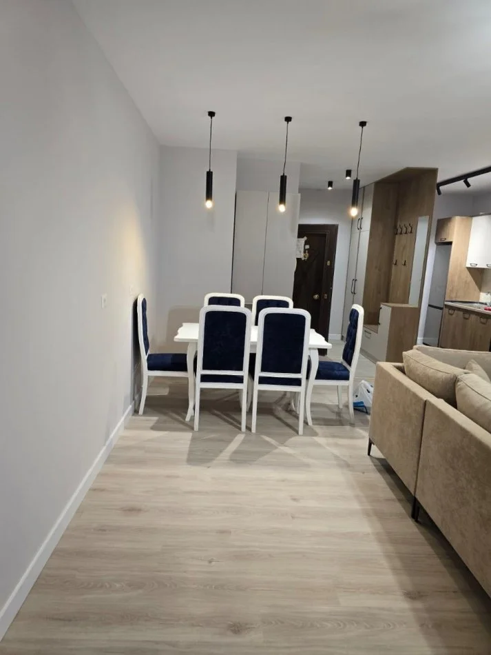 Tirane, jepet me qera apartament 2+1+Ballkon , 85 m² 500 € 