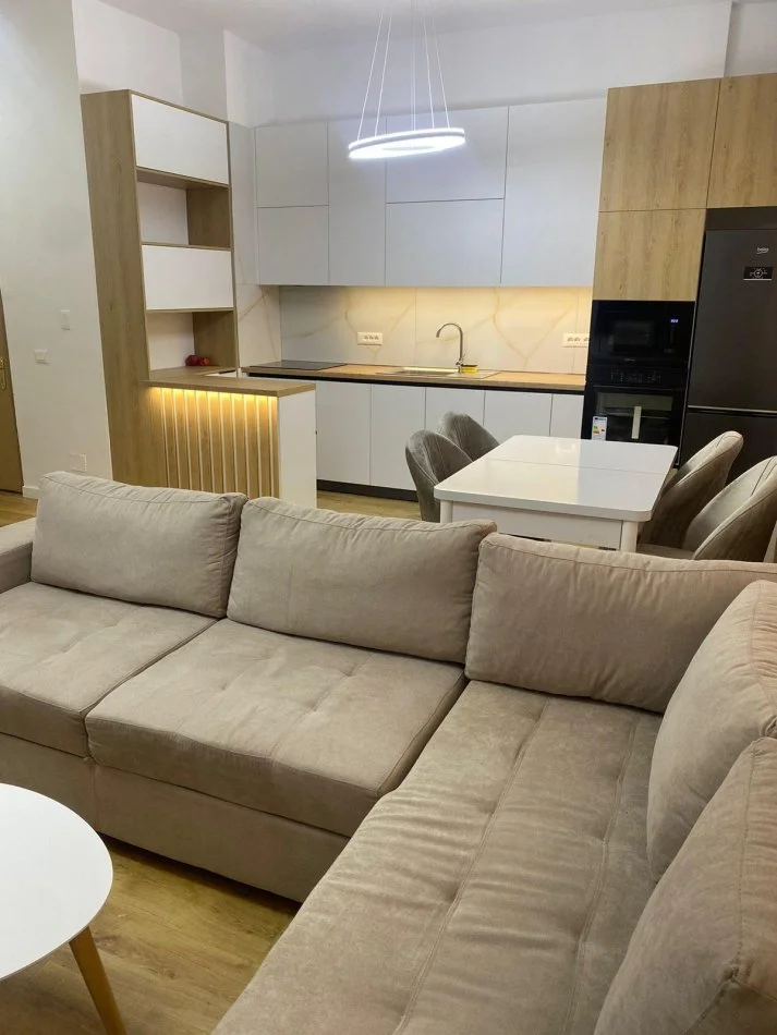 Tirane, jepet me qera apartament 1+1+Ballkon Kati 1, 65 m² 450 € (rruga fresku)