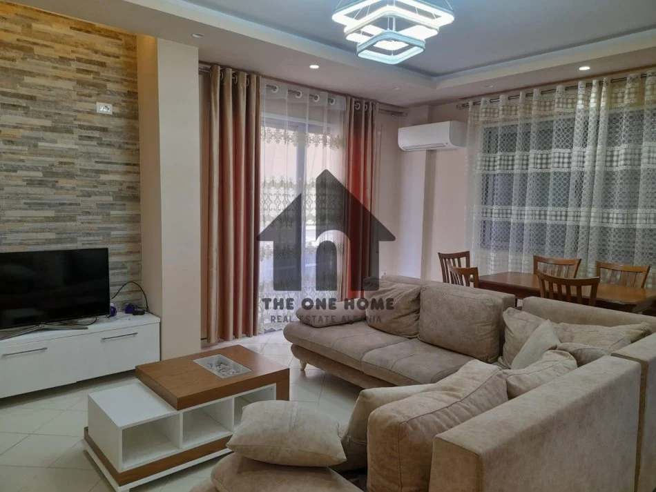 Tirane, jepet me qera apartament 2+1+Ballkon Kati 4, 110 m² 500 € (FRESKU)