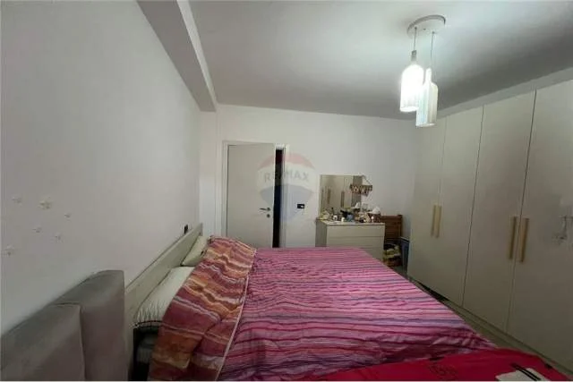 Tirane, jepet me qera apartament 1+1 Kati 3, 65 m² 350 Euro (Rruga e Thesarit)