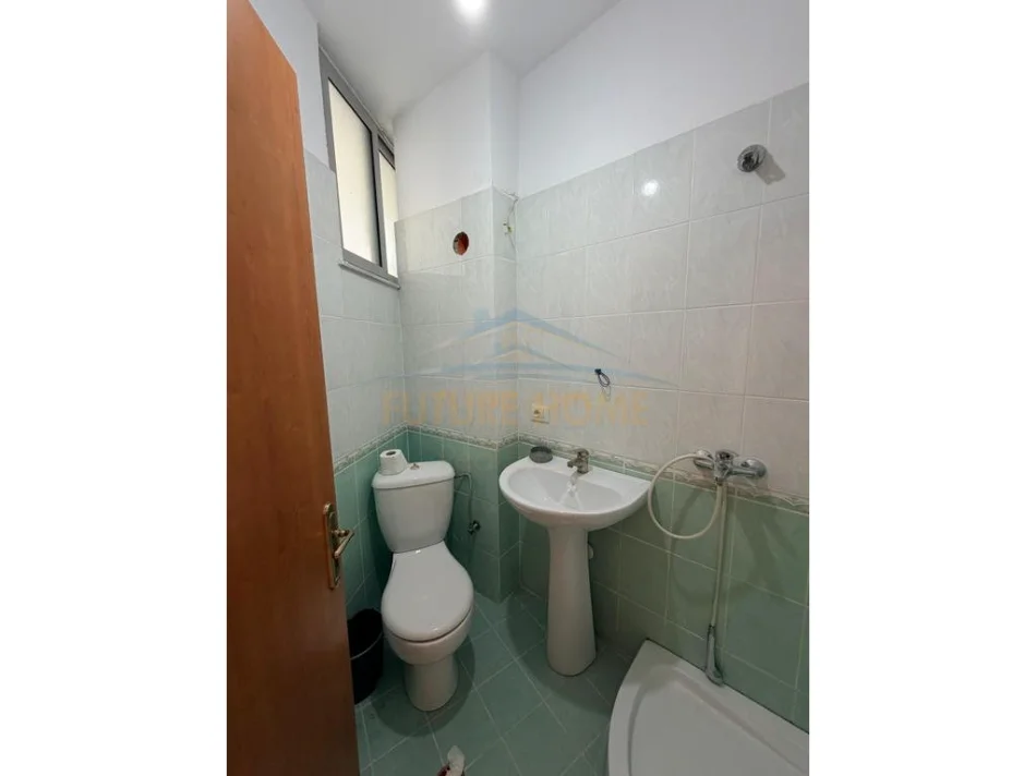 Tirane, shitet apartament 2+1+2 Kati 5, 92 m² 125.000 € (FRESK , Prane Flamingo)