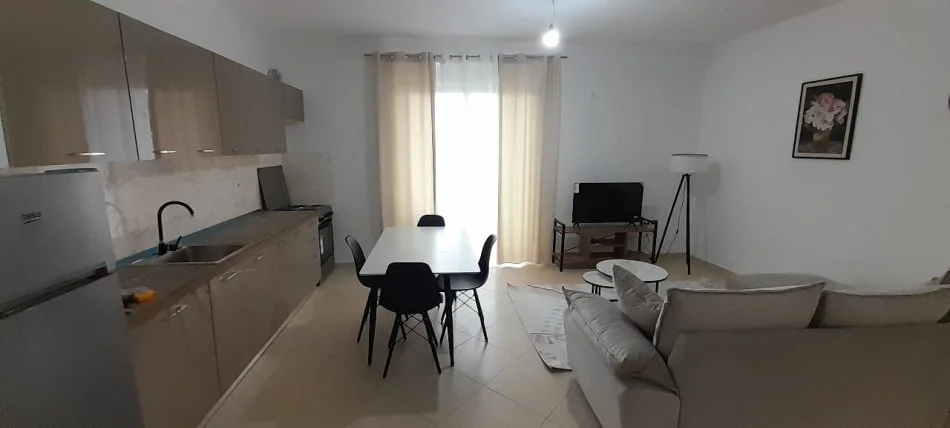 Tirane, jepet me qera apartament 2+2+3Ballkon Kati 3, 118 m² 400 € (fresku)