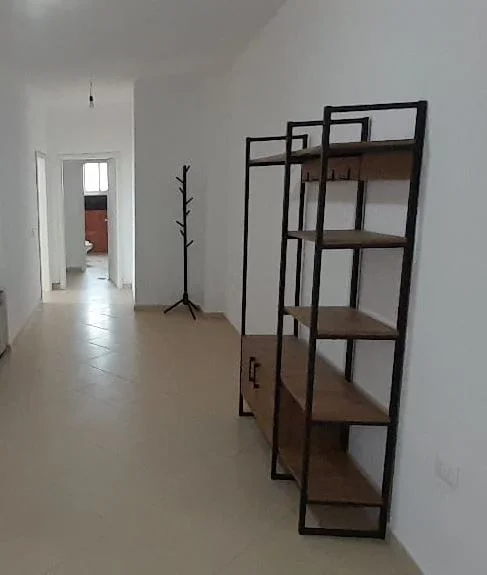 Tirane, jepet me qera apartament 2+2+3Ballkon Kati 3, 118 m² 400 € (fresku)