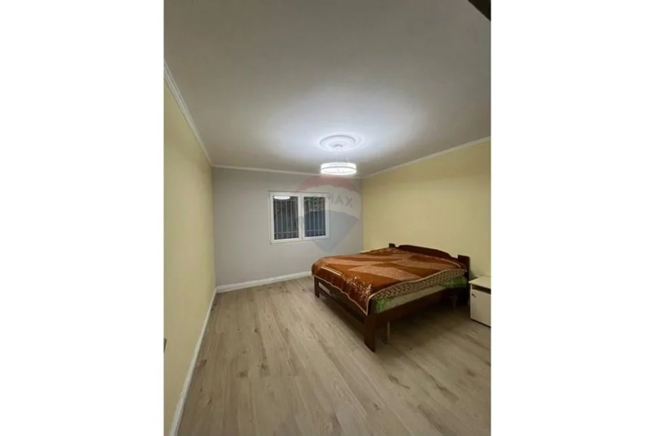 Tirane, shitet Vile , 220.000 € (Paskuqan)