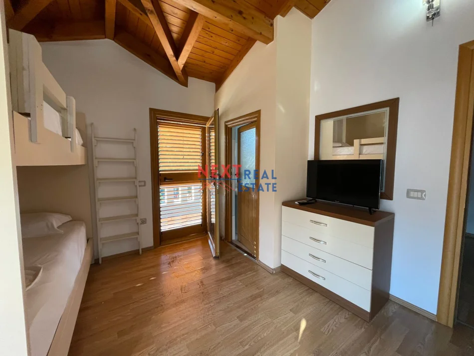 Vlore, jepet me qera apartament 2+1+Ballkon , 450 € (PLAZHI I VJETER)