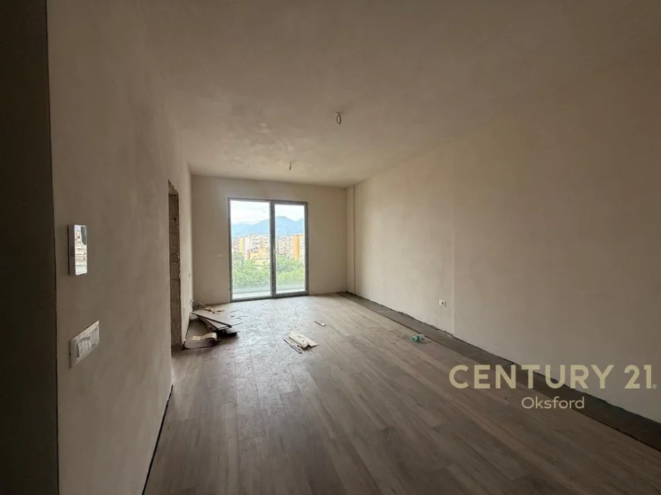 Tirane, shitet apartament 1+1 , 68 m² 146.700 € (fusha aviacionit)
