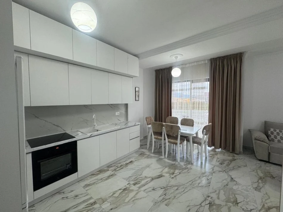 Tirane, jepet me qera 2+1 Kati 6, 700 € (FUSHA AVIACIONIT)