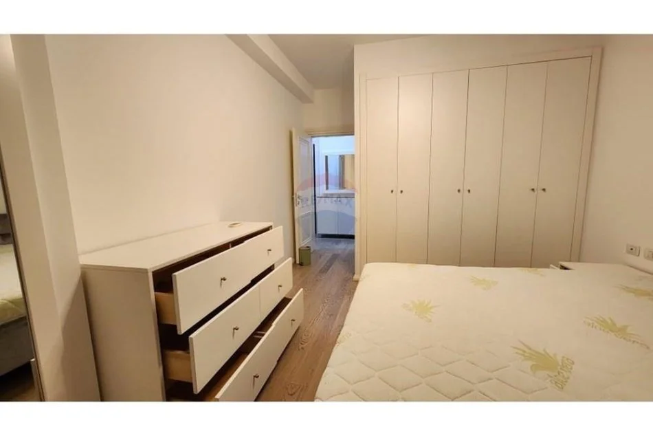 Tirane, jepet me qera apartament 1+1+Ballkon Kati 4, 70 m² 550 € 