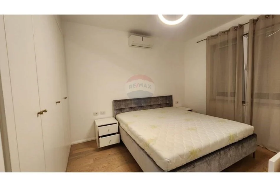 Tirane, jepet me qera apartament 1+1+Ballkon Kati 4, 70 m² 550 € 