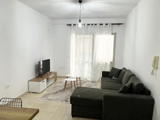 Tirane, jepet me qera apartament 2+1 Kati 3, 75 m² 550 € (kodra e diellit)