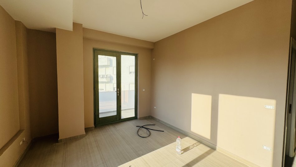 Tirane, shitet apartament 1+1+Ballkon Kati 5, 53 m² 116.600 € (Liqeni i Thate)