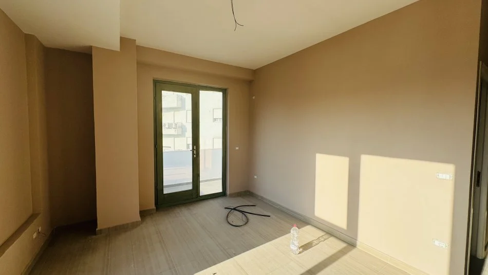 Tirane, shitet apartament 1+1+Ballkon Kati 5, 53 m² 116.600 € (Liqeni i Thate)