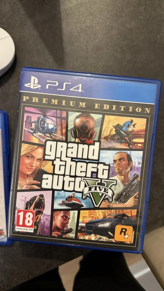 Tirane, shes Play Station Play station 4