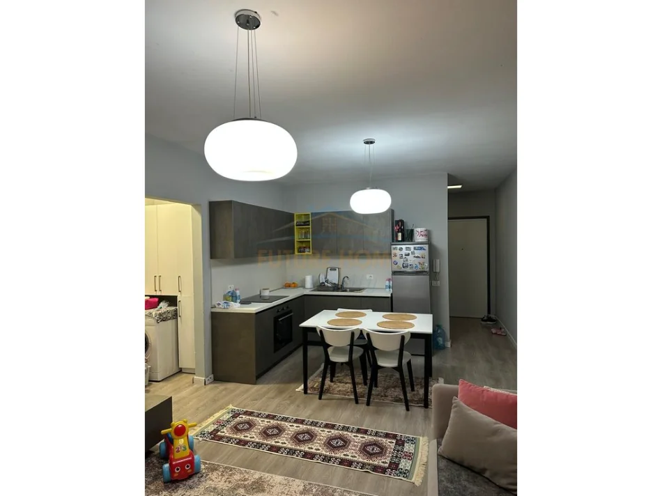 Tirane, jepet me qera apartament 1+1+PARKIM Kati 11, 72 m² 570 € (FUSHA E AVIACIONIT)