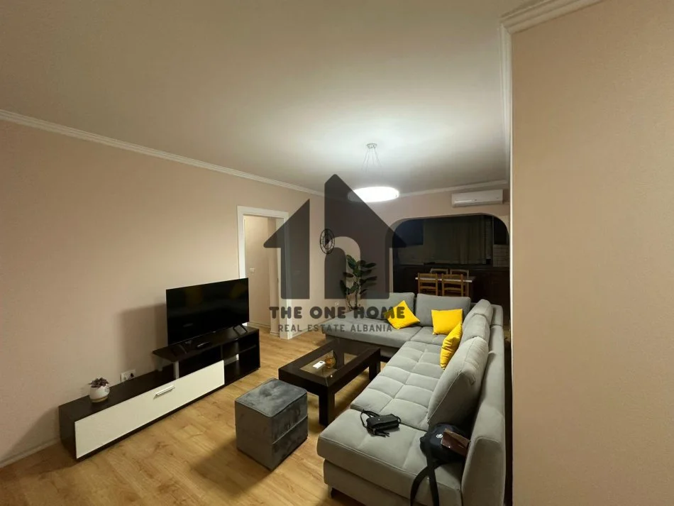 Tirane, jepet me qera apartament 2+1+Ballkon Kati 5, 90 m² 650 € (ish Fusha Aviacionit)
