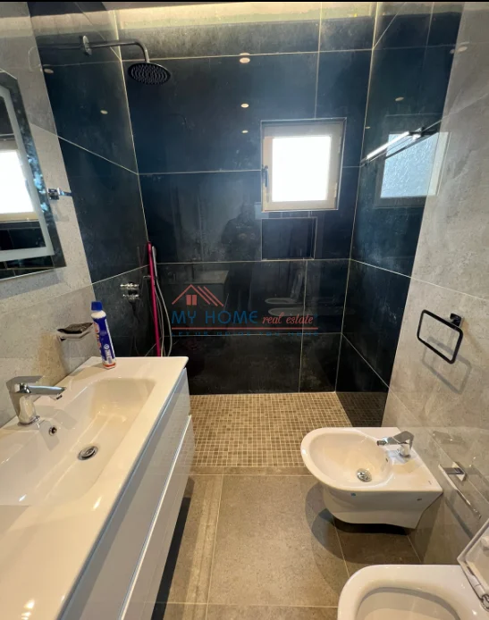 Tirane, jepet me qera apartament 2+1+Ballkon Kati 7, 84 m² 700 € (Fusha e Aviacionit)