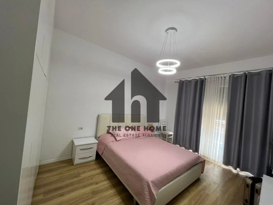 Tirane, jepet me qera apartament 2+1+Ballkon Kati 6, 99 m² 600 € (ish parku autobuzave)