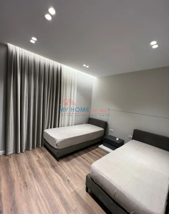 Tirane, jepet me qera apartament 2+1+Ballkon Kati 7, 84 m² 700 € (Fusha e Aviacionit)