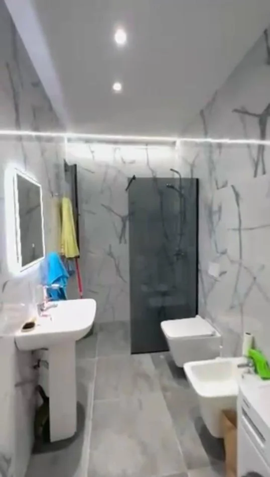 Tirane, jepet me qera apartament 2+1+Ballkon Kati 4, 125 m² 850 € (Fusha Aviacionit)