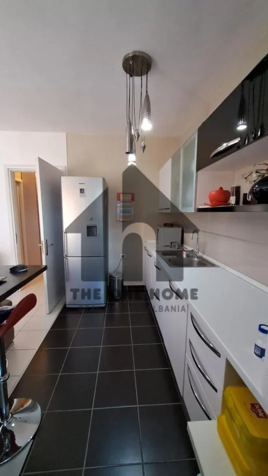 Tirane, jepet me qera apartament 2+1+Ballkon Kati 3, 99 m² 600 € (Kristal - Center)