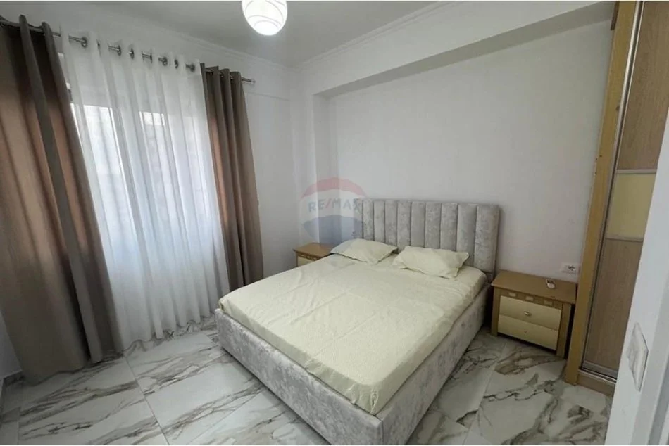 Tirane, jepet me qera apartament 2+1+Ballkon Kati 6, 93 m² 700 € (Turdiu)