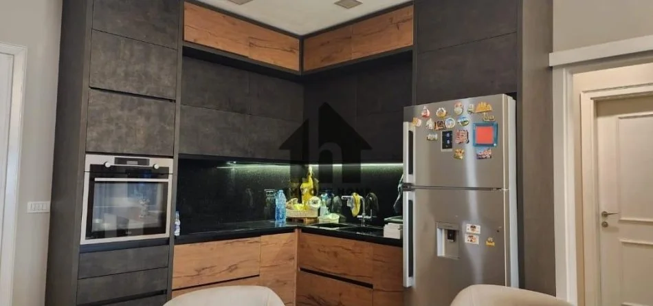 Tirane, jepet me qera apartament 2+1+Ballkon Kati 6, 99 m² 700 € (Fusha Aviacionit)