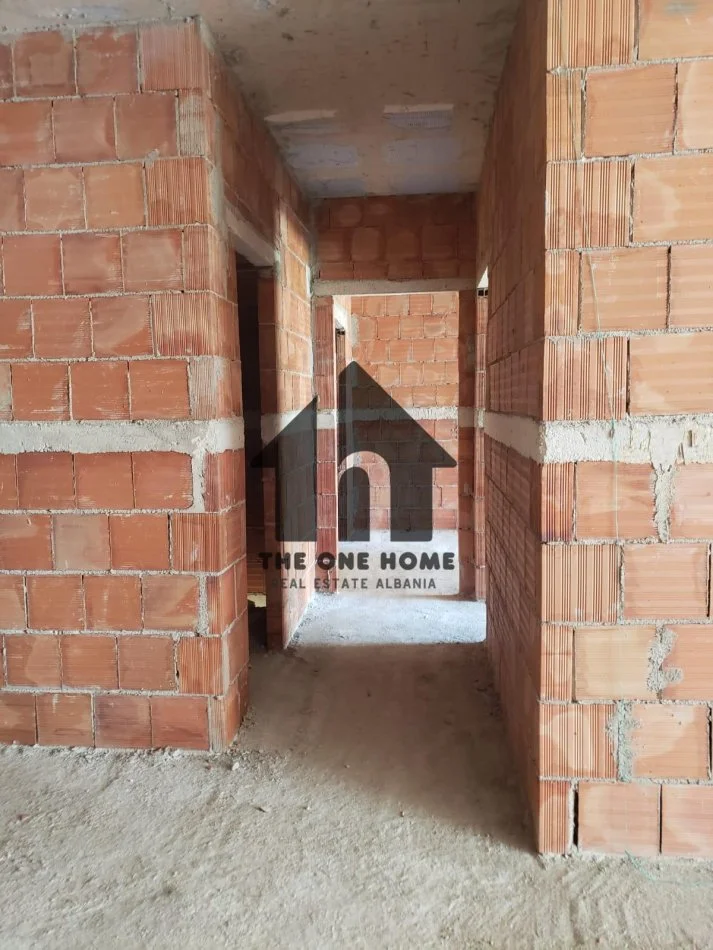 Tirane, shitet apartament 2+1+Ballkon Kati 4, 103 m² 170.000 € (ish Fusha Aviacionit)