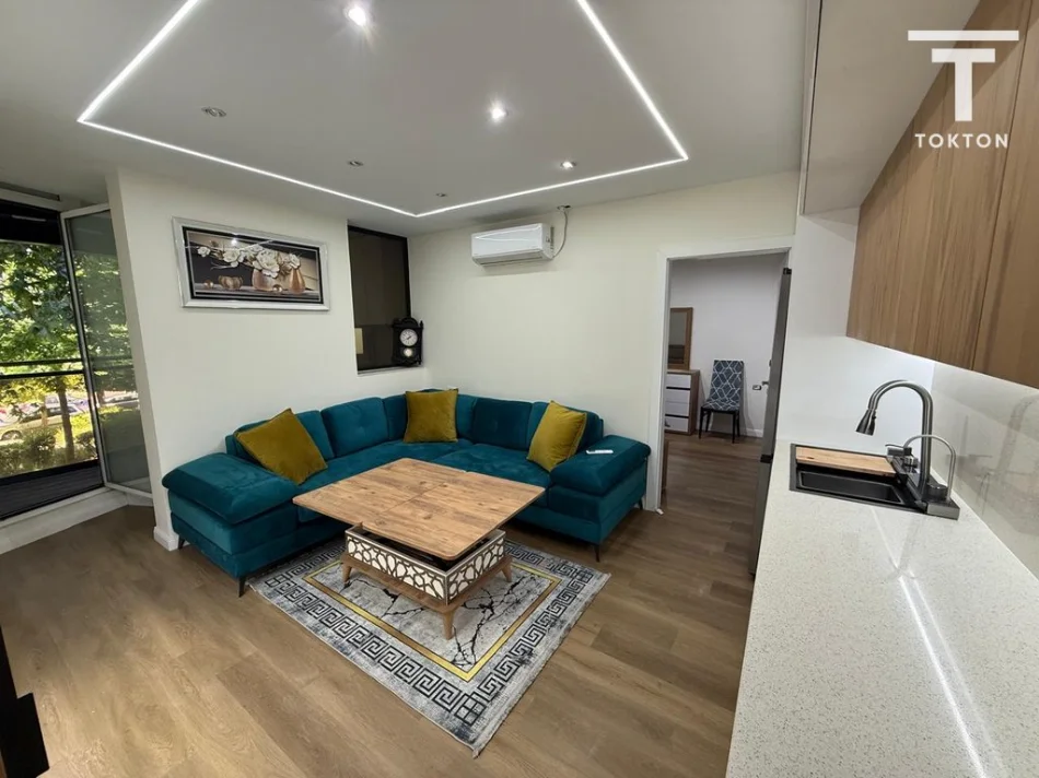 Tirane, jepet me qera apartament+verande | Penthouse 2+1+Ballkon Kati 2, 60 m² 750 € (rruga e Dafinave)