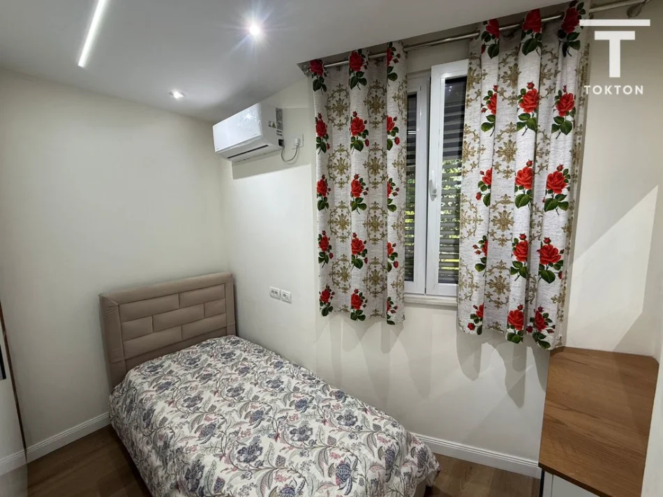 Tirane, jepet me qera apartament+verande | Penthouse 2+1+Ballkon Kati 2, 60 m² 750 € (rruga e Dafinave)