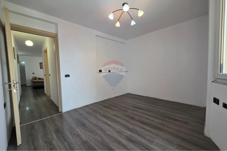 Tirane, shitet apartament 2+1+Ballkon Kati 6, 73 m² 195.000 € (Ish Fusha e Aviacionit,)