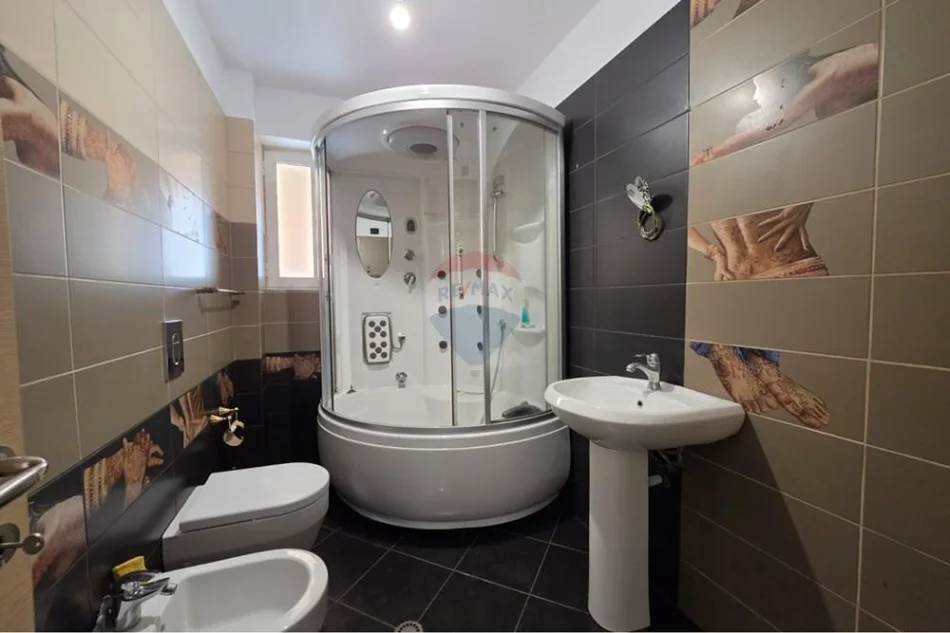Tirane, shitet apartament 2+1+Ballkon Kati 6, 73 m² 195.000 € (Ish Fusha e Aviacionit,)