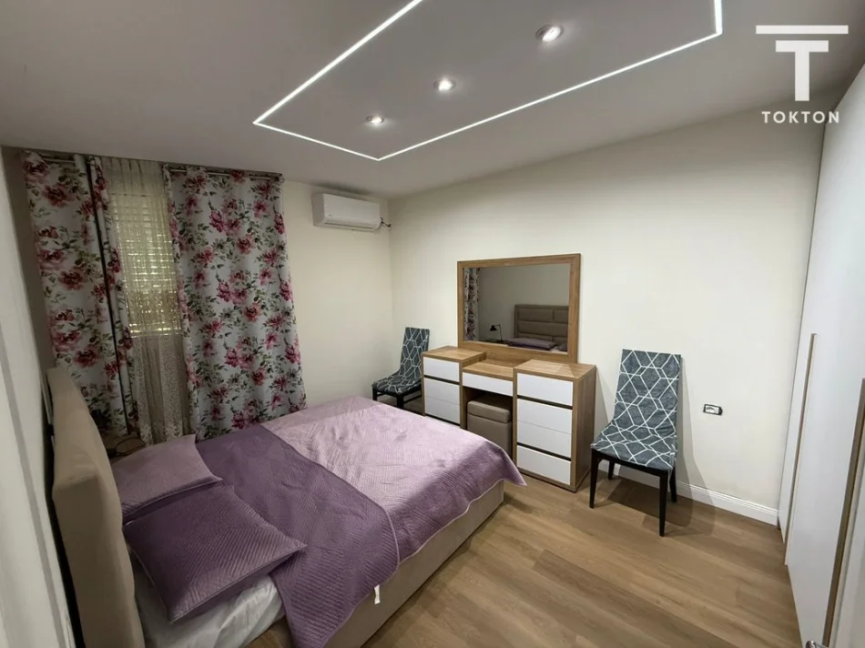 Tirane, jepet me qera apartament+verande | Penthouse 2+1+Ballkon Kati 2, 60 m² 750 € (rruga e Dafinave)
