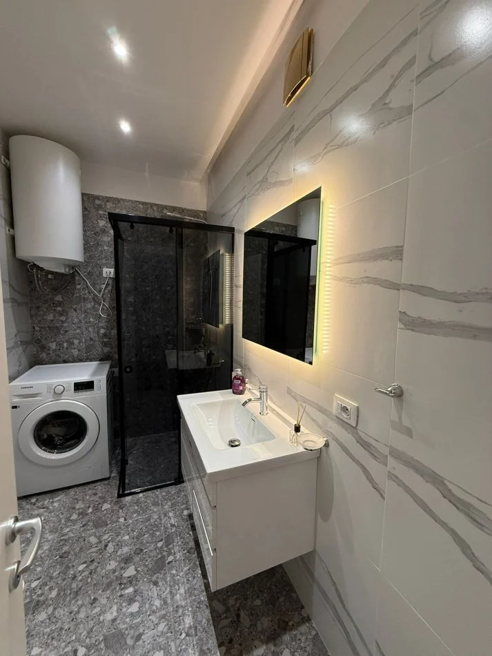 Tirane, jepet me qera apartament 2+1 Kati 2, 109 m² 900 € (rruga peti)