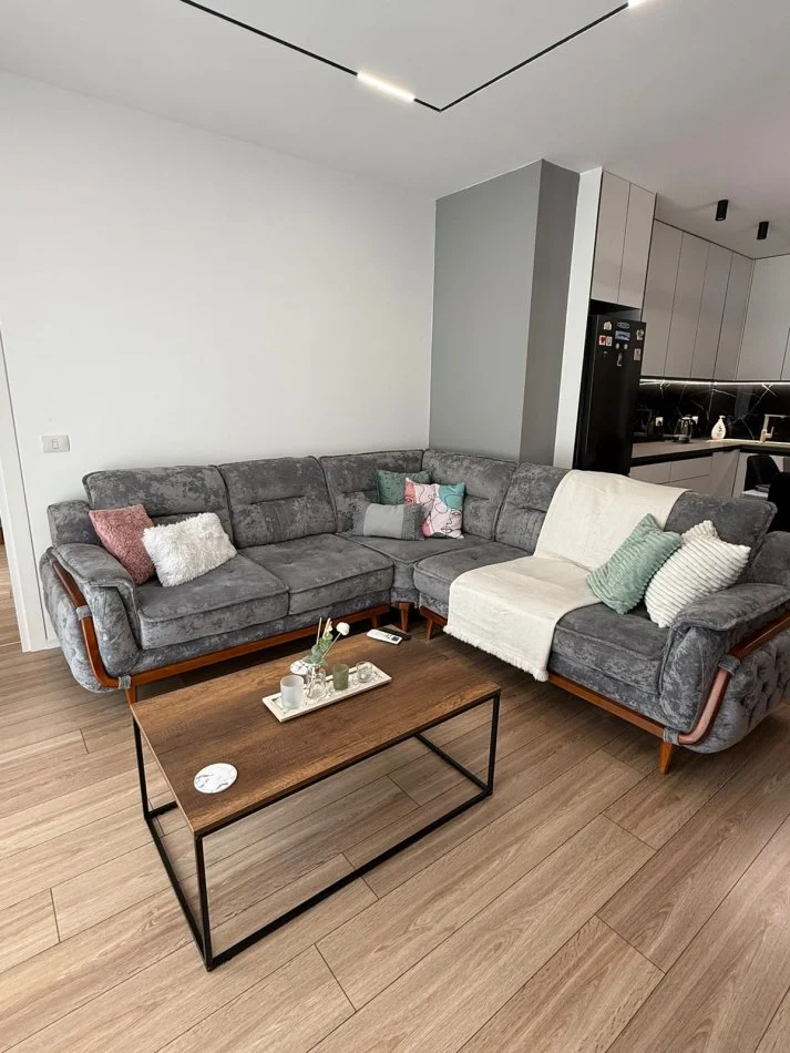 Tirane, jepet me qera apartament 2+1 Kati 2, 109 m² 900 € (rruga peti)