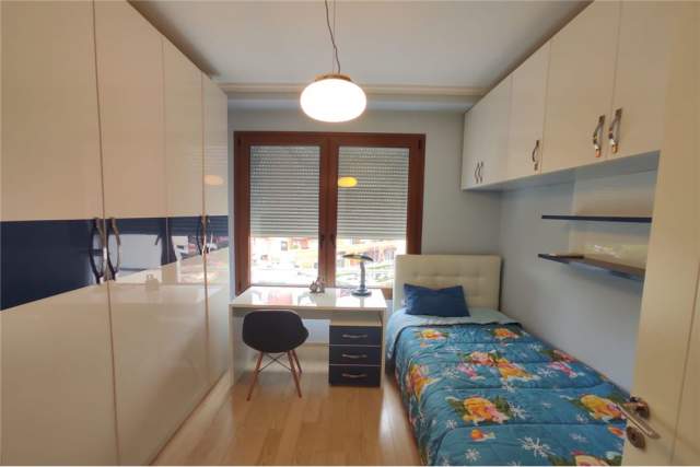 Tirane, jepet me qera apartament 3+1+BLK Kati 4, 119 m² 950 Euro