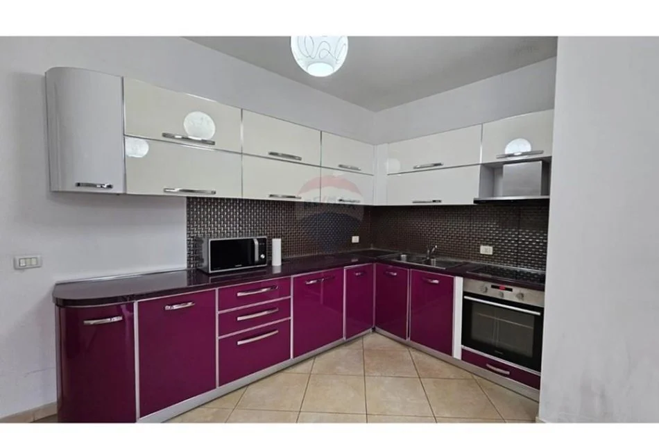 jepet me qera 2+1 , 106 m² (Jepet apartament 2+1 per qira prane pazrit te ri te ATSH-ja)