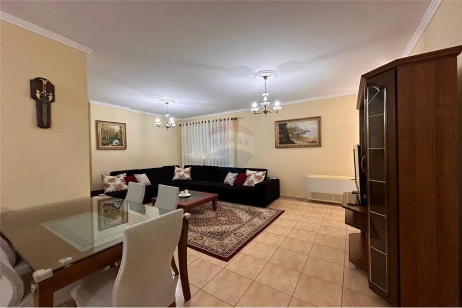 Tirane, jepet me qera 2+1 , 90 m² 1.000 € (Jepet me qira apartament 2+1 Sheshi Willson)