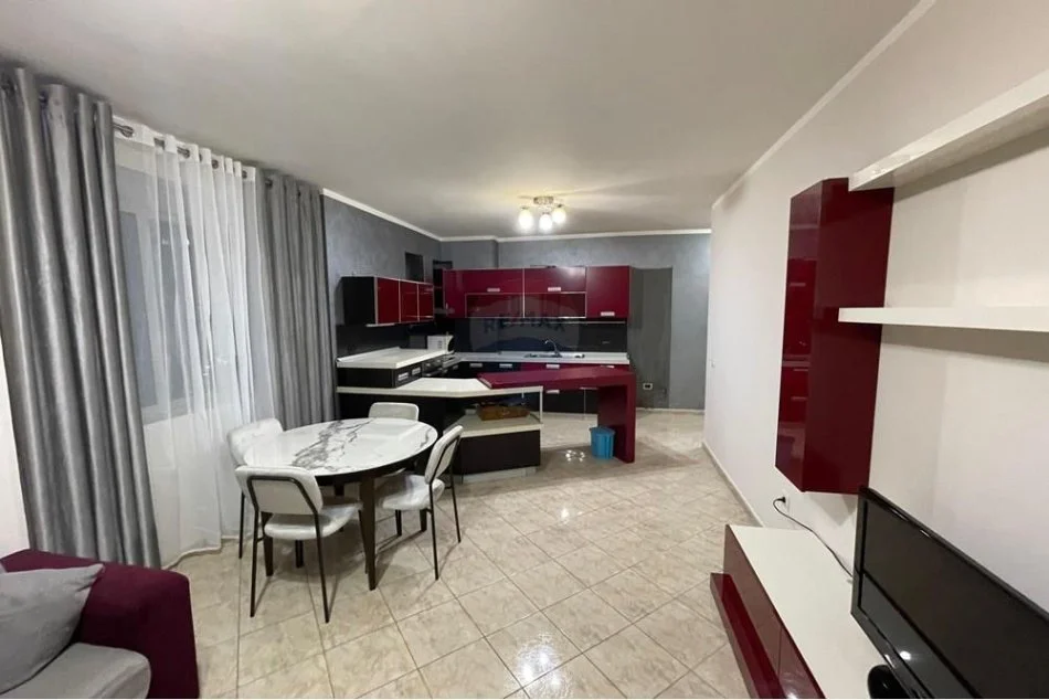 jepet me qera , 90 m² 700 € (APARTAMENT 2+1+2 PER QIRA TE STACIONI I TRENIT)