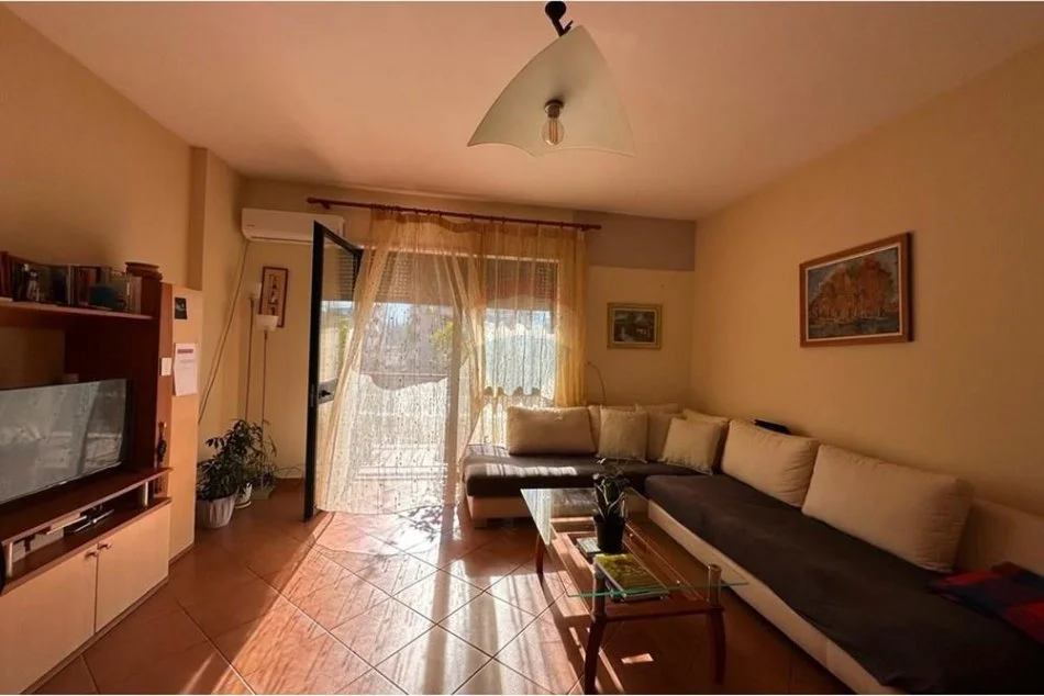 jepet me qera , 75 m² 620 € (Jepet me qira apartament 1+1 ne Bllok)