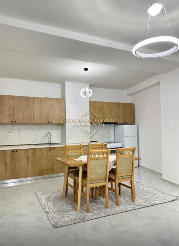Tirane, jepet me qera 2+1 Kati 8, 120 m² 600 € 