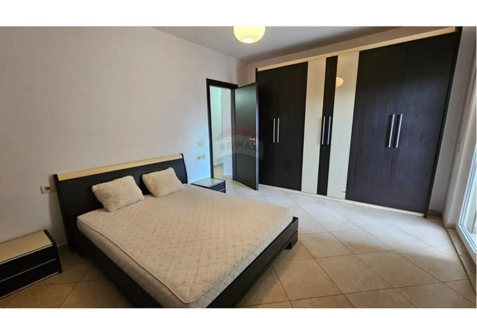 jepet me qera 2+1 , 106 m² (Jepet apartament 2+1 per qira prane pazrit te ri te ATSH-ja)