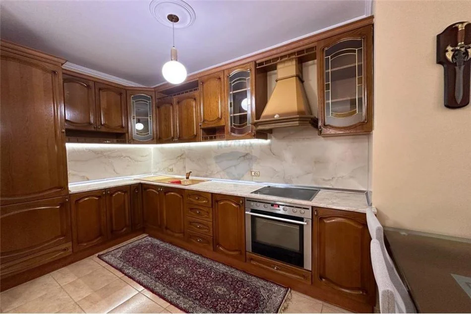 Tirane, jepet me qera 2+1 , 90 m² 1.000 € (Jepet me qira apartament 2+1 Sheshi Willson)