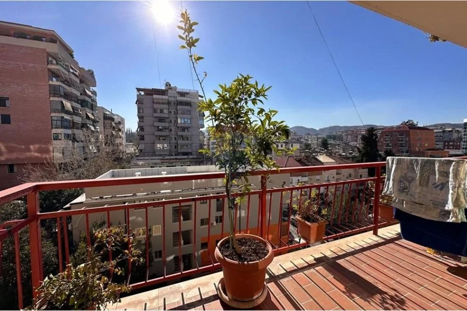 jepet me qera , 75 m² 620 € (Jepet me qira apartament 1+1 ne Bllok)